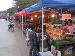 Рынок в пригороде Бан Муангкео