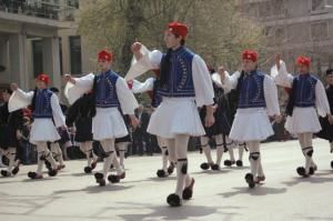 Греки в традиционной одежде