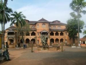 Камерунский музей искусств