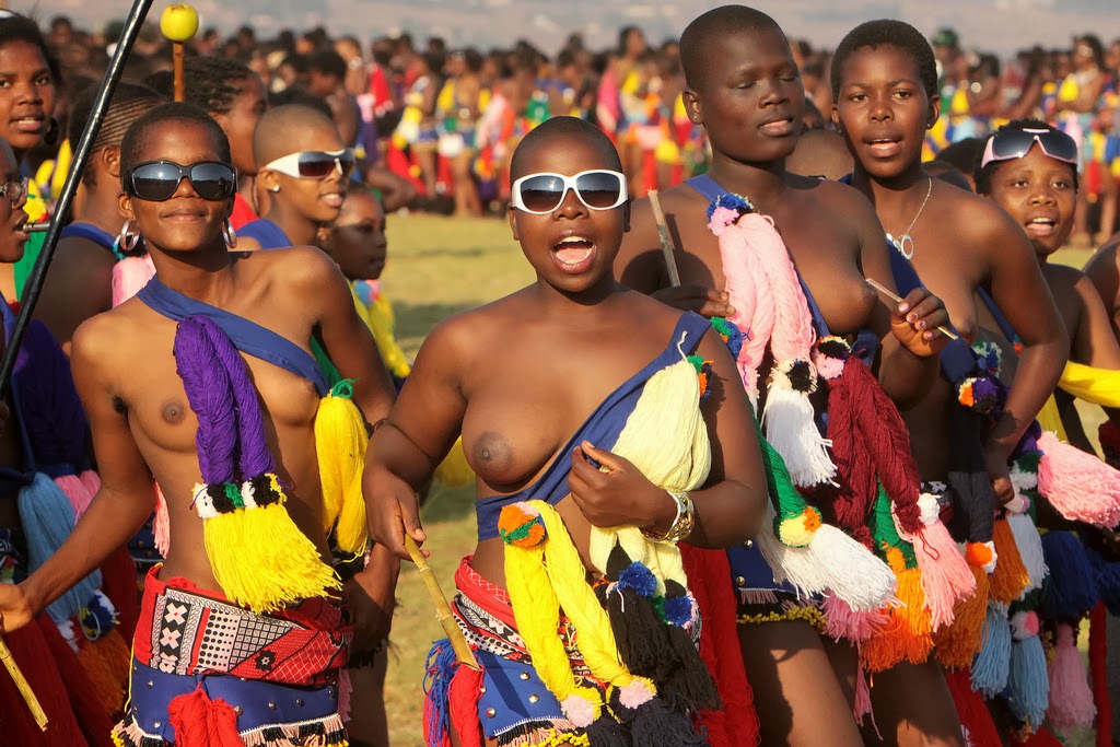 Церемония Умхланга: грандиозный танцевальный марафон девственниц Свазиленда.