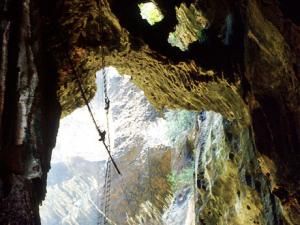 Пещера Гомантонг