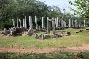 Руины Анурадхапуры