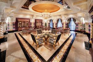 Qasr Al Sharq, A Waldorf Astoria Hotel - лобби